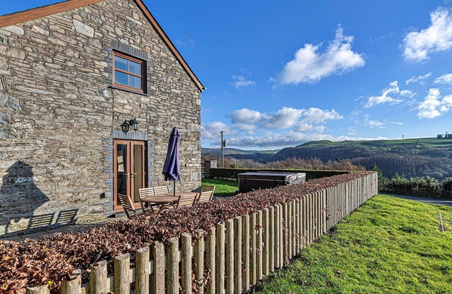 Wonderful villa for 6 guests with WIFI, hot tub, TV and pets allowed