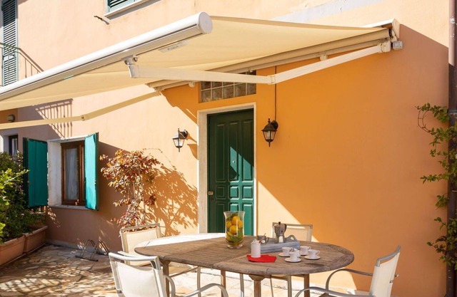 Wonderful villa for 4 guests with WIFI, A/C, TV, patio and pets allowed