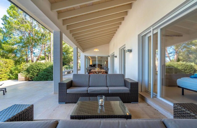 Wonderful villa for 8 people with private pool, WIFI, A/C, TV, patio and parking