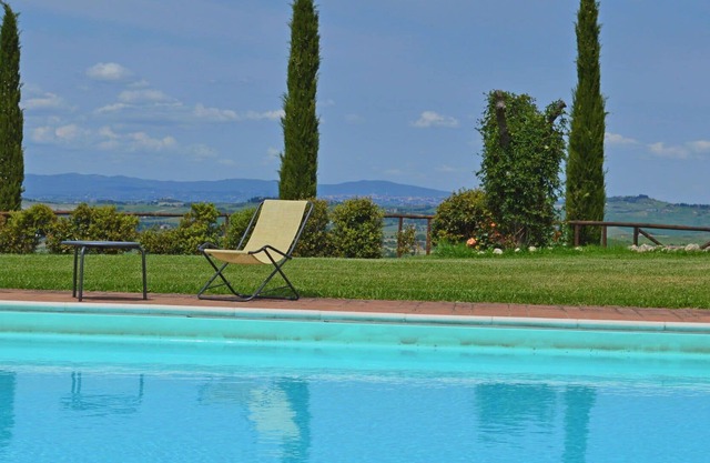 Wonderful villa for 6 guests with pool, WIFI, TV, pets allowed and parking