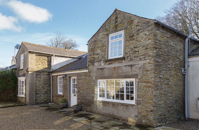 Woodcroft is a charming cottage located in wonderfully leafy surroundings right in the heart of Doug