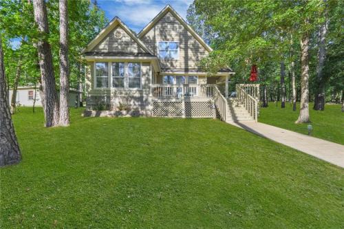 Wooded Lake Retreat home