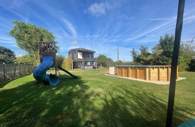 Wooden house, spa, pool, ideal for families (8-12p)