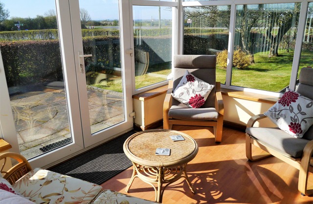 Woodhall Cottage - a cottage that sleeps 5 guests in 3 bedrooms