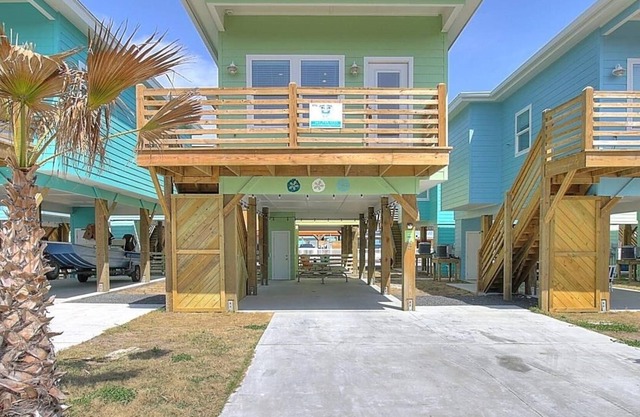 Woodhaven Beach Club 2 Bedroom Bungalow by Redawning