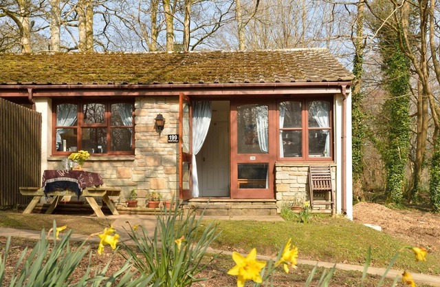 Woodland Holiday Cottage, Close To St Ives, Holiday Park location with Pool