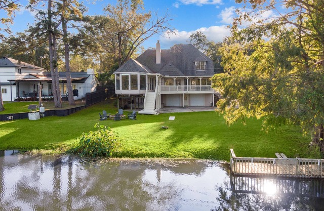 Woodlands Area Lakeview Retreat