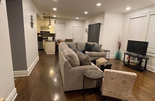Woodlawn Oasis.10 Minutes to Dining & Downtown