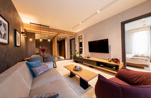 Woodside Residence 325