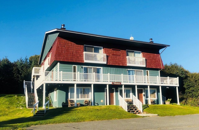 Woodside Suite #3 - Modest suite in downtown Homer, walking distance to all attractions