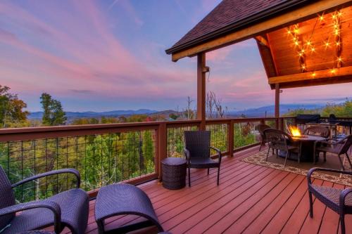 Woodsy Retreat with Fire Pit and Resort Amenities