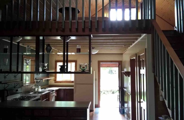 Woodview Chalet- 2 Miles to CDP!- POOL-Sleeps 9