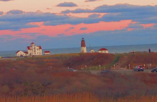 Work at home with a View/Beachfront Cottage/nightly Sunsets/private sandy beach