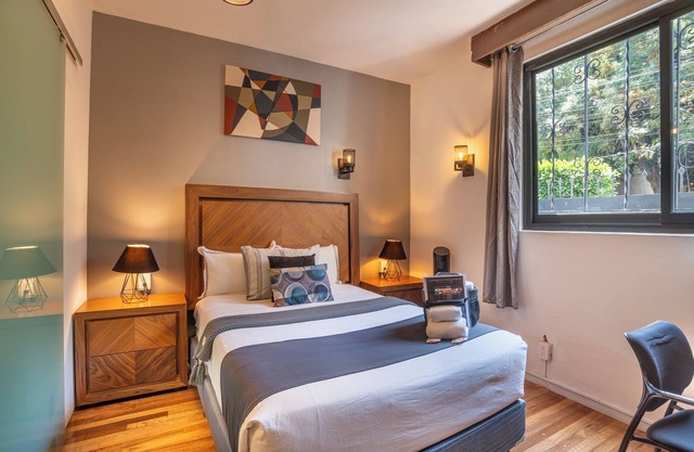 Work & Relax Spacious & Private at a 5★ LocationNear 2 parks & City Center