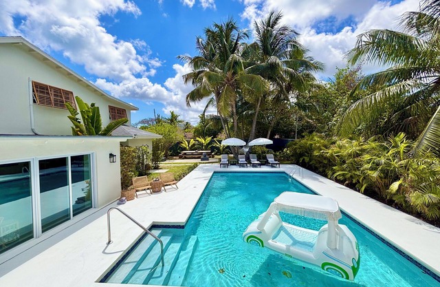 WOW STYLISH! Next2Bahamar: Pickleball, PrvPool, HotTub + Beachlife & Restaurants