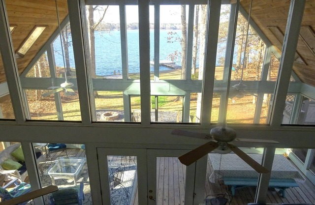 Wow views@ Family-friendly Lake Oconee! Dock! Grill! Firepit! Hot-tub! PetsOK!