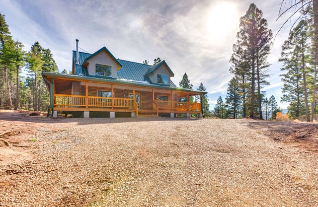 Wraparound Porch: & Forest Views: Angel Fire Cabin