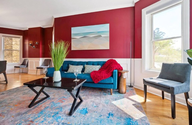 Wrigleyville 2BR w/Parking, Firepit & Workspace for Remote Work