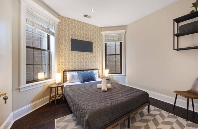 Wrigleyville Suites Room 1