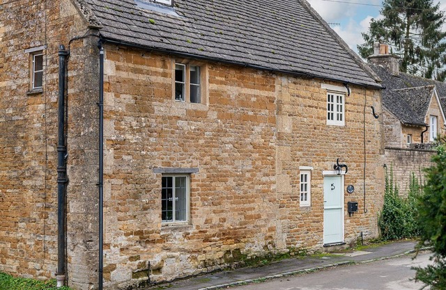 Wyck Cottage - pet friendly in Wyck Rissington near Bourton-on-the-Water