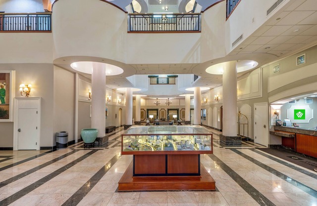 Wyndham Garden Hotel Baronne Plaza