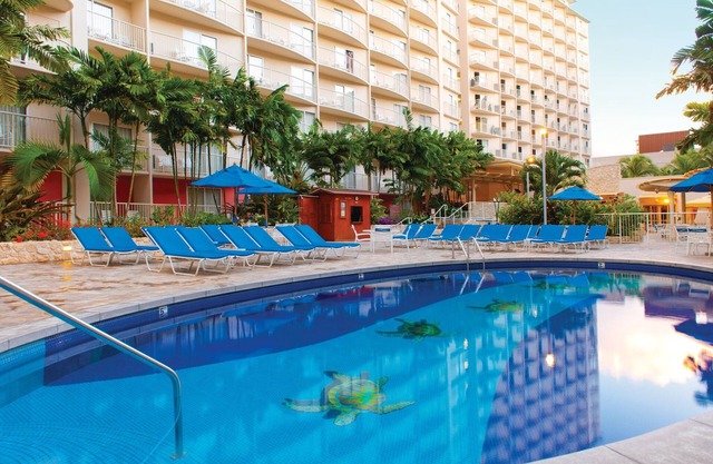 🌴Wyndham Waikiki Beach Walk ✨Experience Paradise in a 2BR Villa - Sleeps 8!
