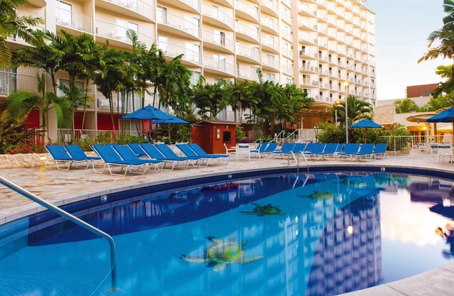 🌴Wyndham Waikiki Beach Walk ✨Experience Paradise in a 2BR Villa - Sleeps 8!