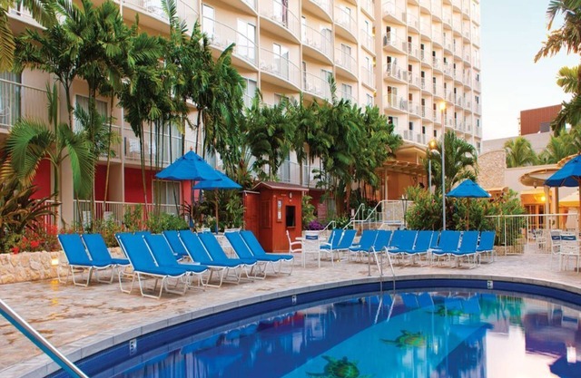 🌴 Wyndham Waikiki Beach Walk✨ Experience Paradise in a 2BR Villa - Sleeps 8!