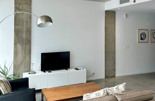 X COZY 2 BEDROOM APARTMENT DOWNTOWN MTL