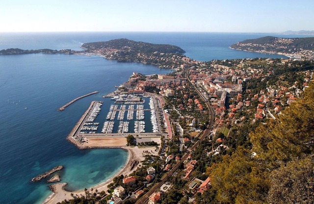 Yacht Stay only 15 Minutes from Monaco!