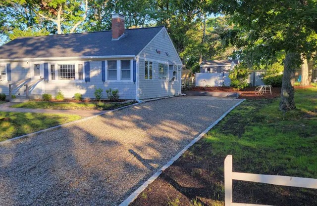 Yarmouth Cottage - Outdoor Shower + Firepit