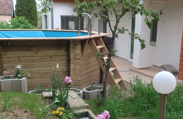 Year-round holiday home with swimming pool and whirlpool. Dogs welcome!
