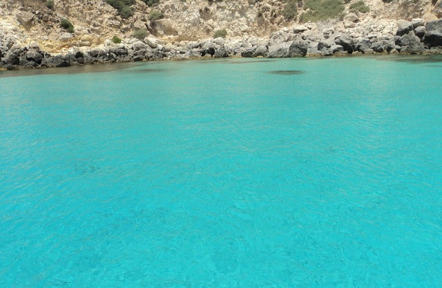 yellow villa in lampedusa