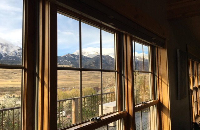 Yellowstone Archview Guesthouse- Stunning Views For Your Ultimate Family Getaway