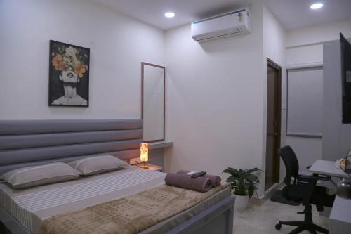 Yendluri's- QueenBed Room-11 Kondapur, Gachibowli