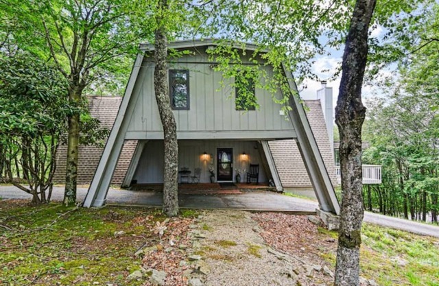 Yesterday Après: Chic+Roomy Ski Holiday Lodge!