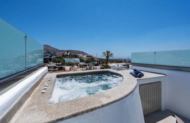 Yiota Collection 4 Suites & 4 Prive Jacuzzi