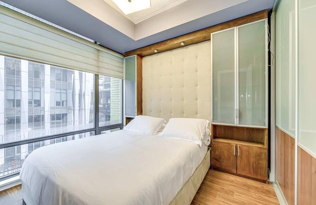 Yorkville's Junior - One Bedroom Aparthotel, Sleeps 2