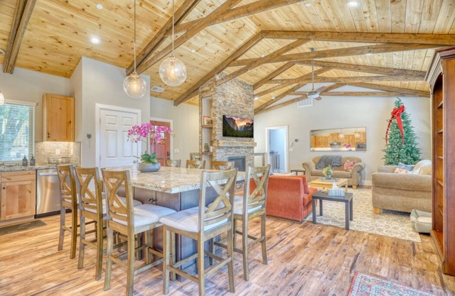 Yosemite Retreat: Charming 3-bedroom/2 Bath house in Groveland with AC