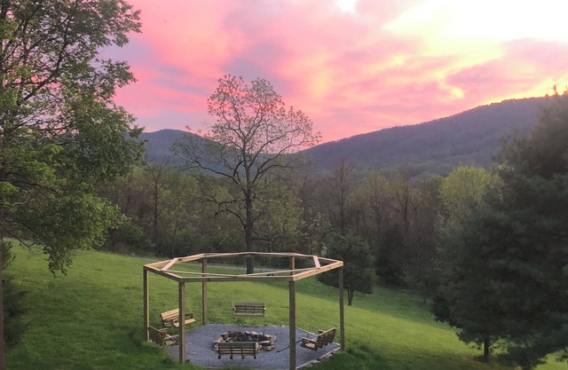 You Can't Beat the Mountain Views from Sunset Ridge -Privacy and Seclusion!