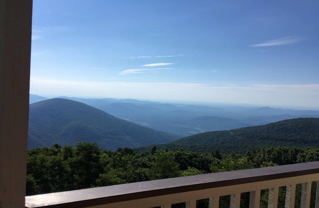 You deserve it all! Awesome Views, Comfy Condo & Elevator!