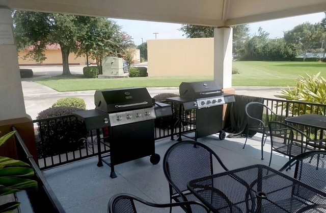 Your Adventure Awaits! Pet-Friendly Property Near NASA Johnson Space Center!