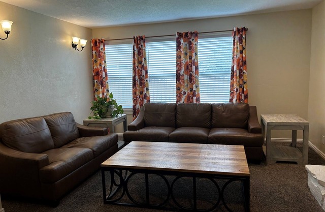 Your Cozy Getaway: Near It All - Waffles too!