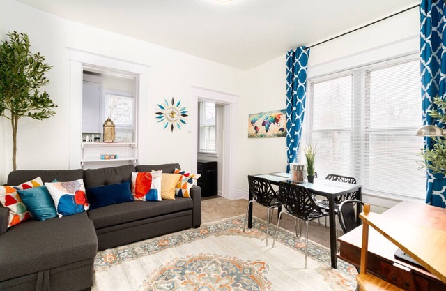 Your Cozy SLC Apartment: King Bed, Wi-Fi, and Close to Liberty Park!