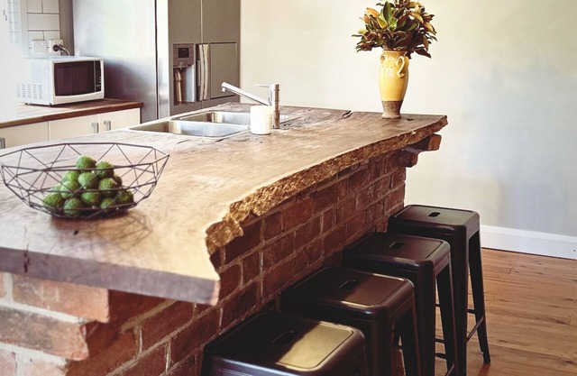 Your home away from home, in a quiet street in central Dubbo!