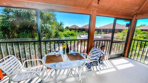 Your Island Escape - Spacious Retreat with Wrap-Around Lanai and Private Beach