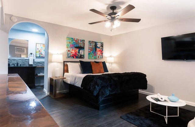 Your Montrose Studios! Sleeps 60/30BR/30BA/25PA ⭐️⭐️⭐️⭐️⭐️