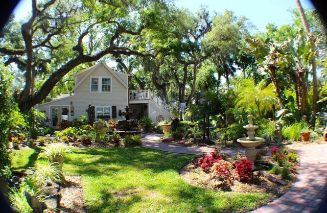 "Your Own Private Resort" at 9 Oaks!