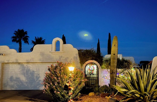 Your Perfect Winter Escape: An Exceptional Snowbird Retreat in Green Valley!