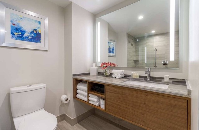 Your Relaxing Getaway Awaits! 2 Pleasant Units, Onsite Infinity Pool!